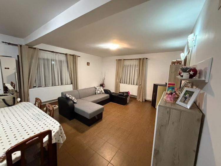 Casă cu 4 camere în Preajba