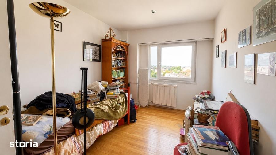 Apartament cu 4 camere decomandat în Lunei