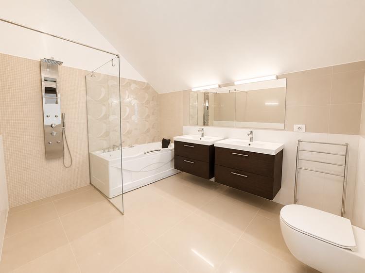 Casă individuală cu 6 camere cu Piscina în Central