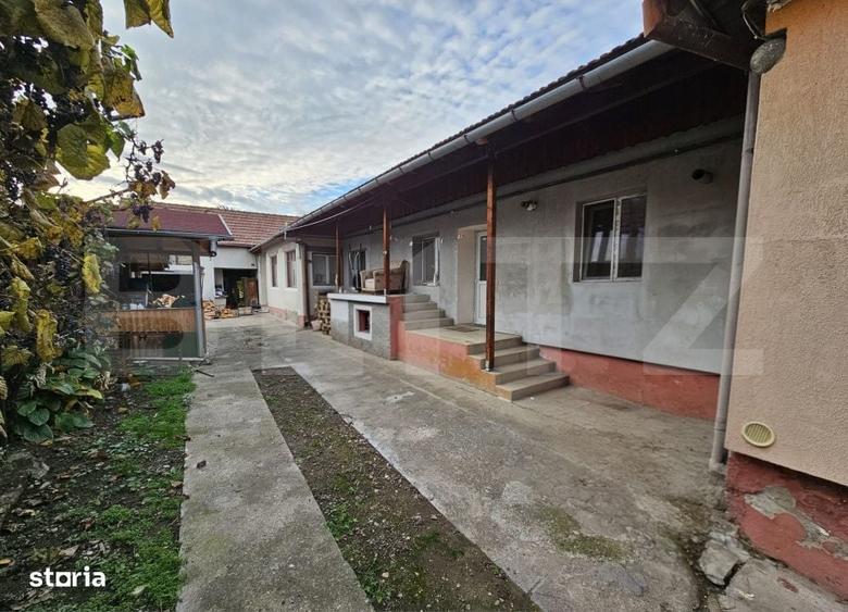 Casă cu 4 camere cu Teren 2046 Mp în Central