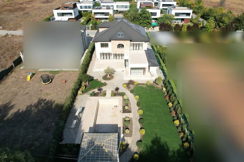 Casă individuală cu 12 camere cu Piscina în Tunari