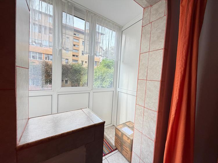 Apartament cu 2 camere semidecomandat în Girocului