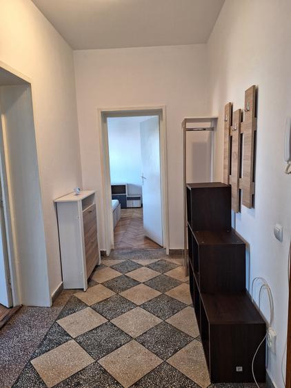 Apartament cu 3 camere semidecomandat, mobilat în Take Ionescu