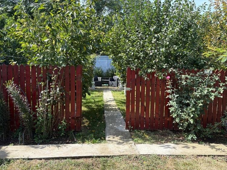 Casă individuală cu 4 camere cu Canalizare în Sărățeni