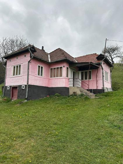 Casă cu 3 camere cu Teren 40 Mp în Subcetate