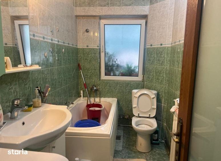Apartament cu 3 camere decomandat în Podul de Fier