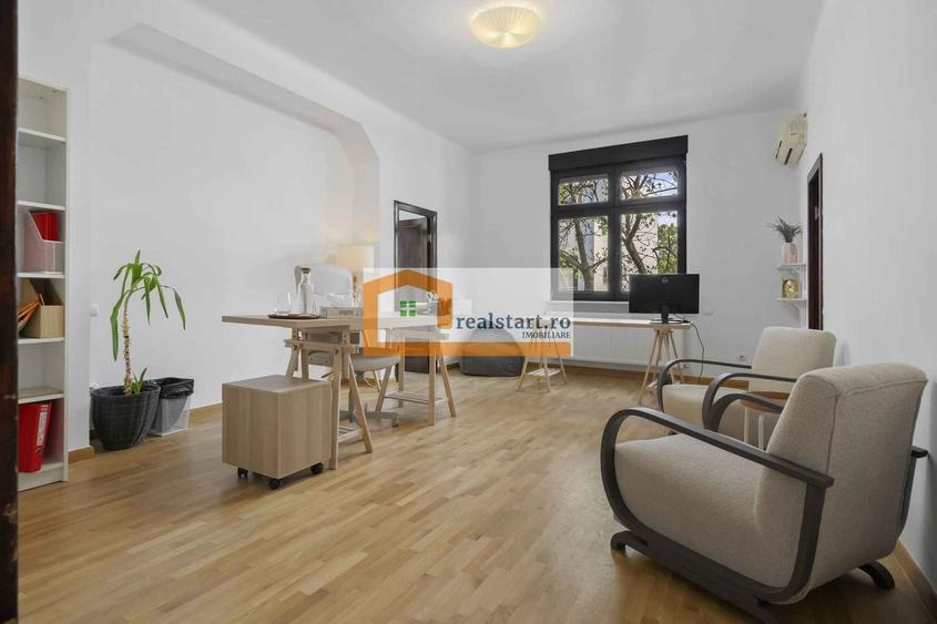 Apartament cu 5 camere circular în P-ța Romană