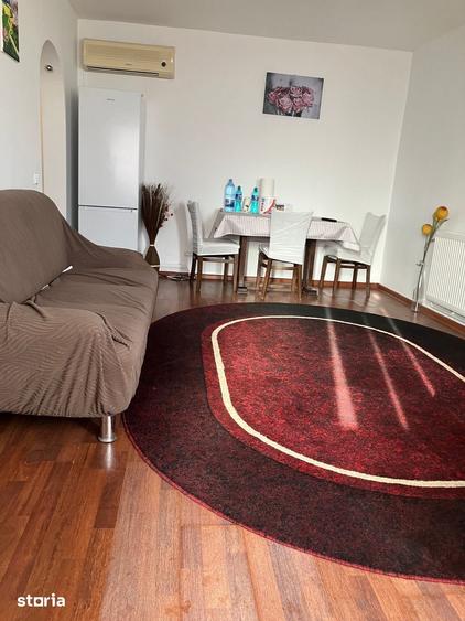 Apartament cu 3 camere decomandat în Tei