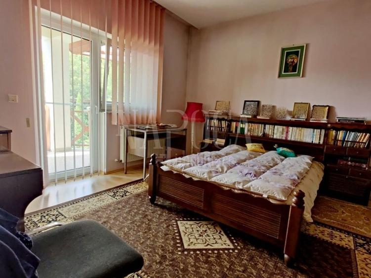 Casă individuală cu 10 camere cu Canalizare în Grigorescu