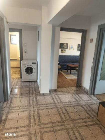 Apartament cu 3 camere decomandat în Siloz