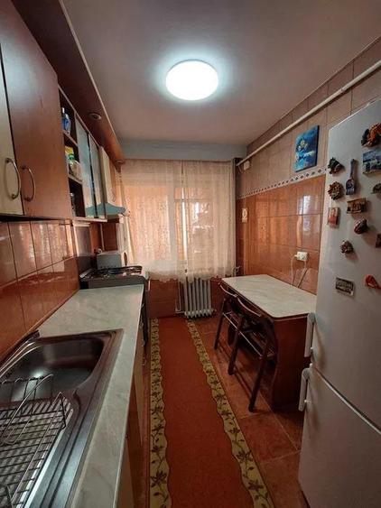 Apartament cu 2 camere semidecomandat în Podu Roș
