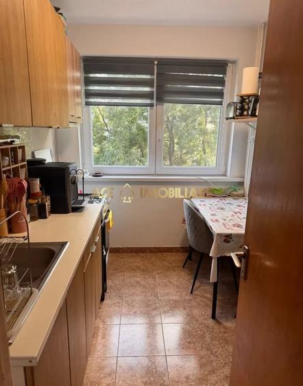 Apartament cu 2 camere semidecomandat, mobilat în Gorjului