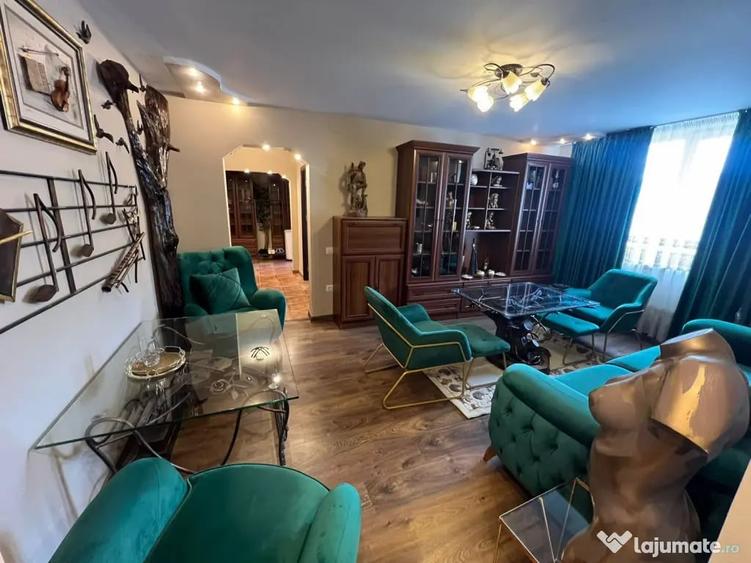 Apartament cu 3 camere semidecomandat în Dărmănești