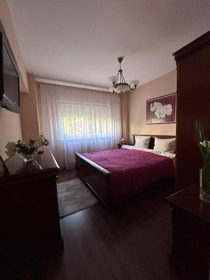 Apartament cu 3 camere decomandat în Răcădău