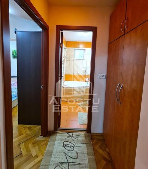 Apartament cu 2 camere semidecomandat, mobilat în Boul Roșu