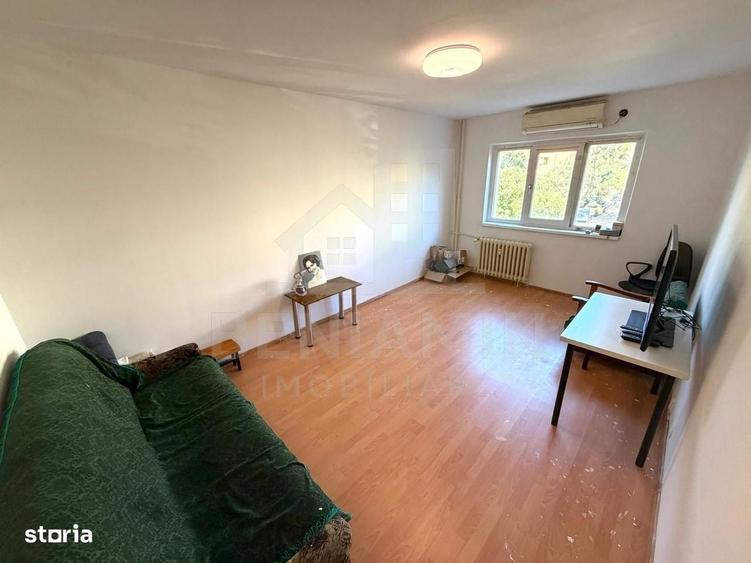Apartament cu 3 camere decomandat în Valea Rosie