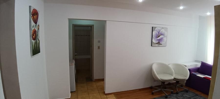 Apartament cu 3 camere semidecomandat în Tineretului