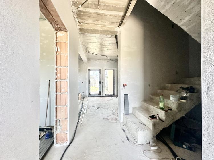 Duplex cu 4 camere cu Canalizare în Moșnița Veche