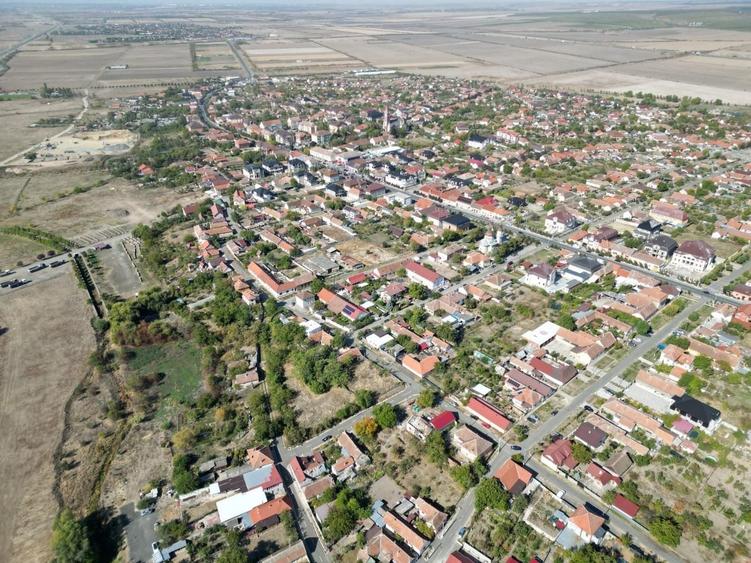 Casă individuală cu 3 camere cu Canalizare în Central