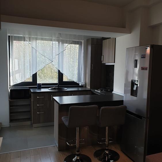 Apartament cu 2 camere decomandat, mobilat în Politehnica
