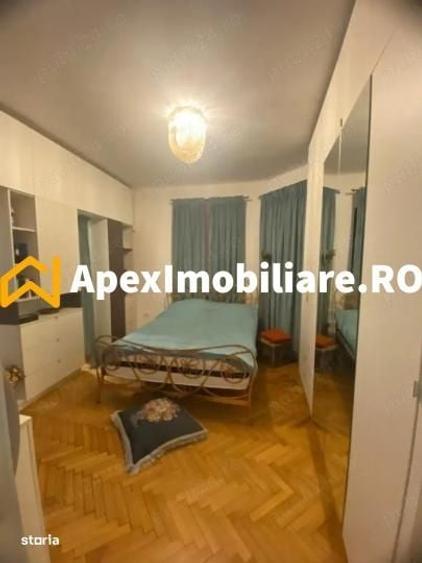 Garsonieră decomandată în Universitate