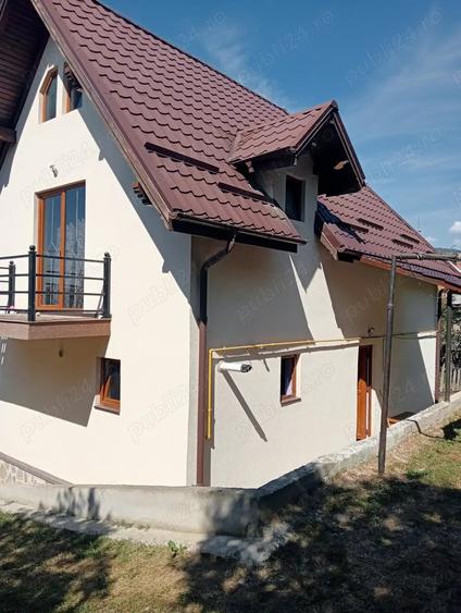 Casă cu 5 camere în Vatra Satului