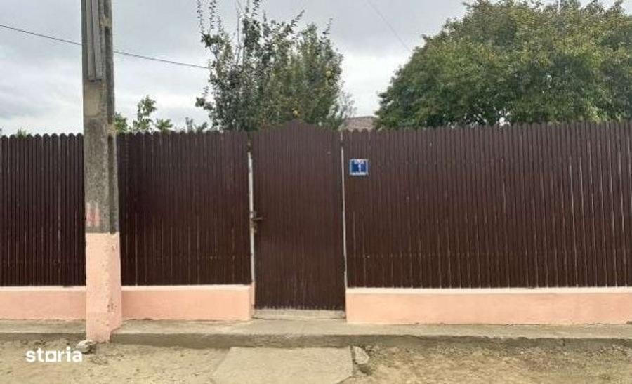 Casă cu 2 camere în Vulturu