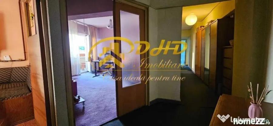 Apartament cu 3 camere decomandat în Central