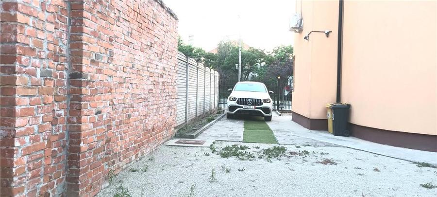 Casă individuală cu 6 camere cu Canalizare în Complex Studențesc