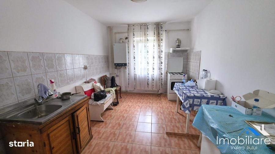 Apartament 3 camere, Vulcan, Str. Pinului, Etaj 2, 63 mp, 2 balcoane - 6