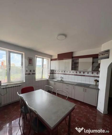 Apartament cu 5 camere decomandat în Central