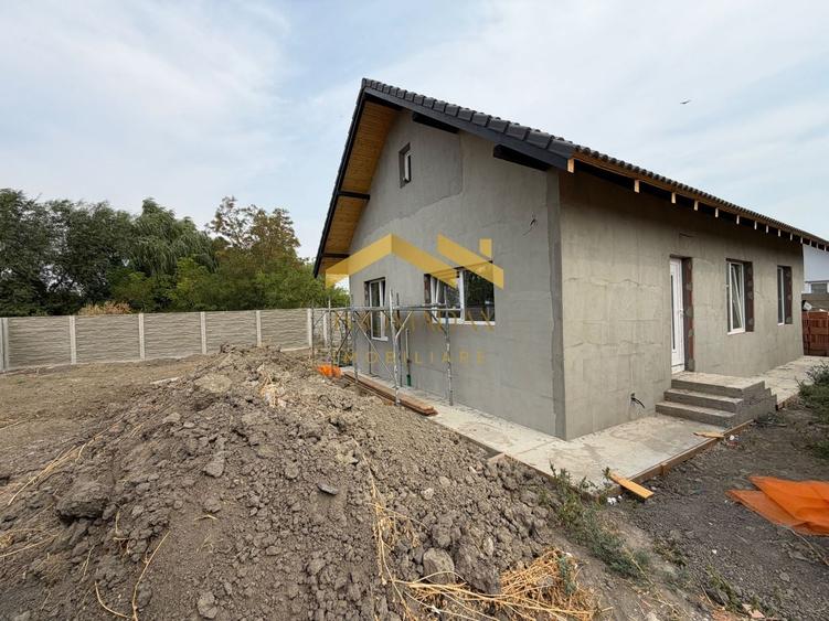 Duplex cu 3 camere cu Canalizare în Sânmihaiu Român