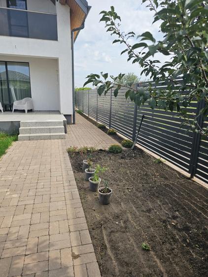 Duplex cu 5 camere cu Teren 265 Mp în Tamași