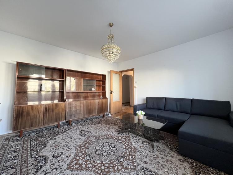 Apartament cu 4 camere decomandat, mobilat în Girocului