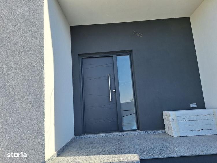 Casă cu 4 camere în Palazu Mare
