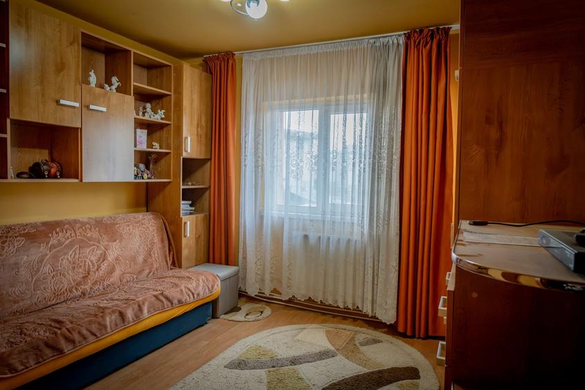 Apartament cu 2 camere decomandat în Moinești