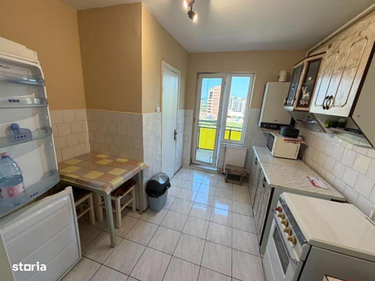 Apartament cu 4 camere decomandat în Central