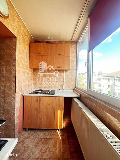 Apartament cu 3 camere decomandat în Orașul Nou
