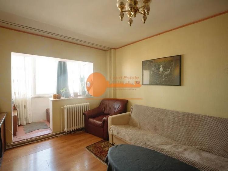 Apartament cu 4 camere semidecomandat, mobilat în Rahova