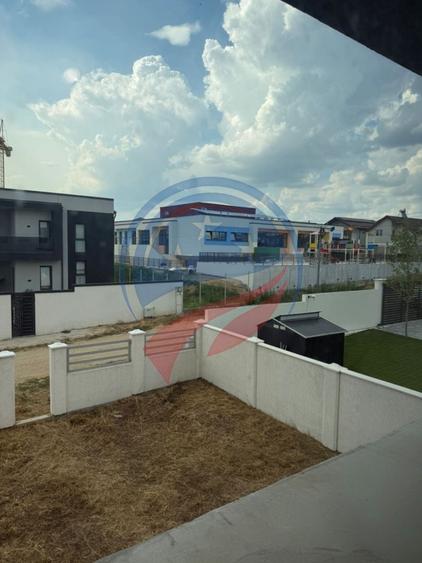 Casă individuală cu 5 camere cu Canalizare în Preajba