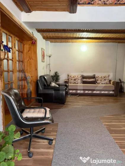 Casă cu 5 camere cu Teren 21111 Mp în Central