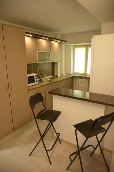 Apartament cu 3 camere decomandat, mobilat în 13 Septembrie