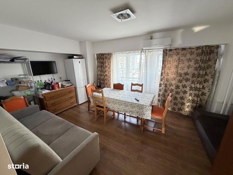 Apartament cu 5 camere decomandat în Decebal