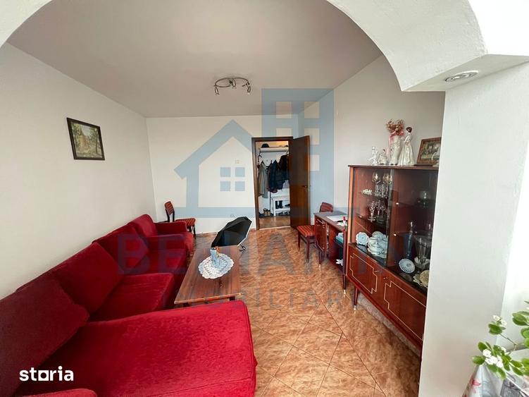 Apartament cu 3 camere semidecomandat în Astra