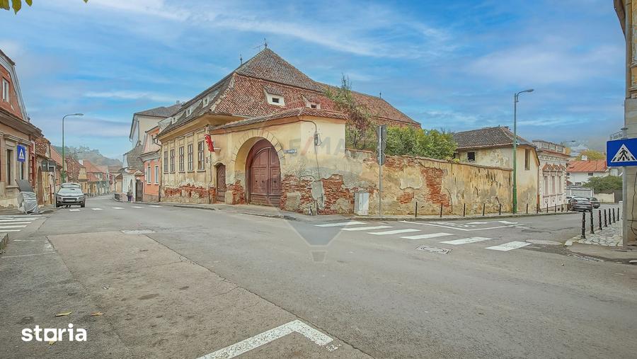 Casă cu 5 camere cu Teren 479 Mp în Schei