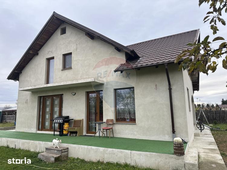 Casă cu 4 camere cu Teren 5000 Mp în Girov