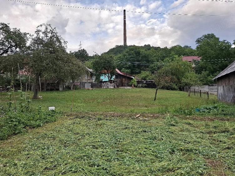 Casă cu 2 camere cu Teren 1541 Mp în Central