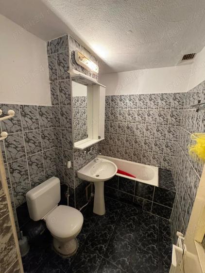 Apartament cu 3 camere decomandat în Sud