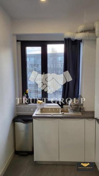 Apartament cu 3 camere decomandat, mobilat în Victoriei