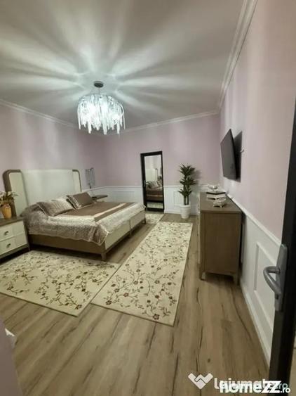 Casă cu 7 camere cu Teren 715 Mp în Central